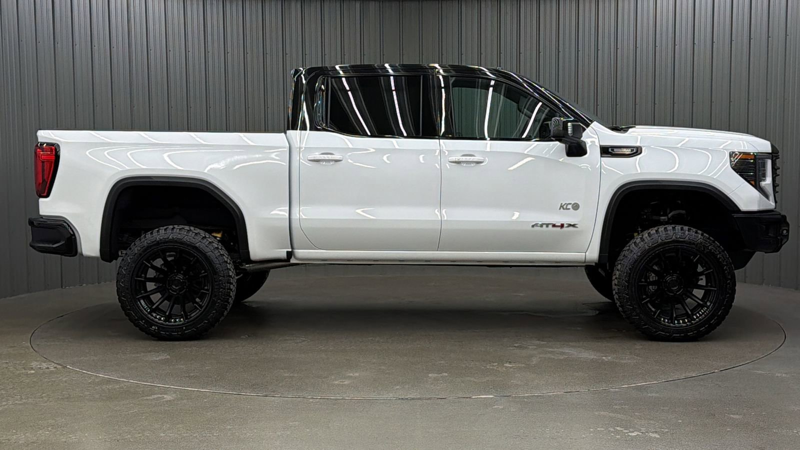 Used 2025 GMC Sierra 1500 AT4X image 6