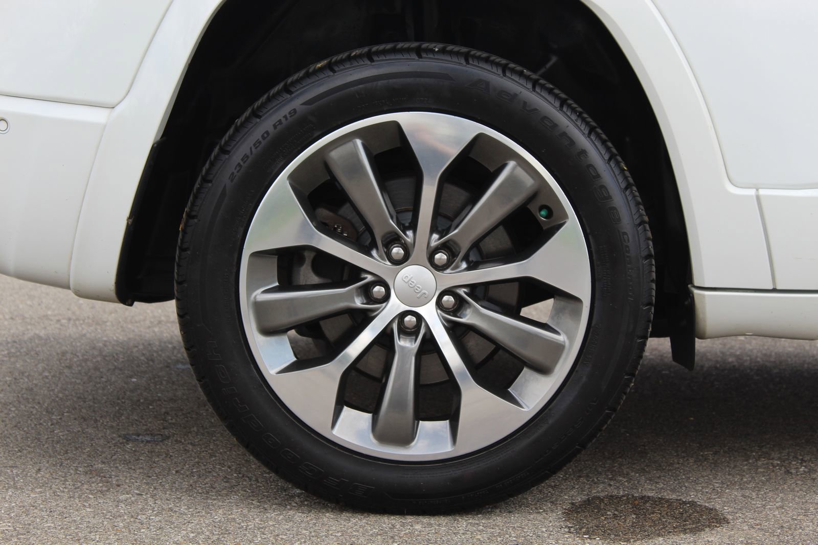 Used 2019 Jeep Cherokee Overland w/ Technology Group image 27