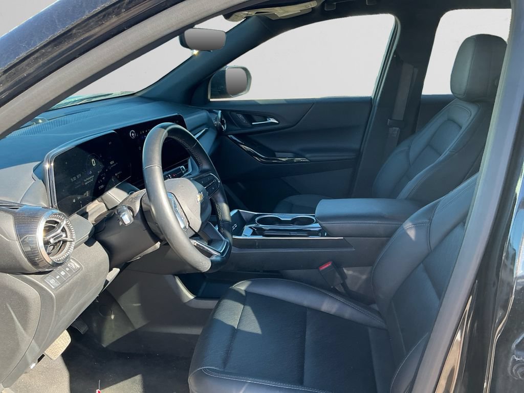 Used 2025 Chevrolet Equinox LT w/ Convenience Package II AWD/4WD image 9