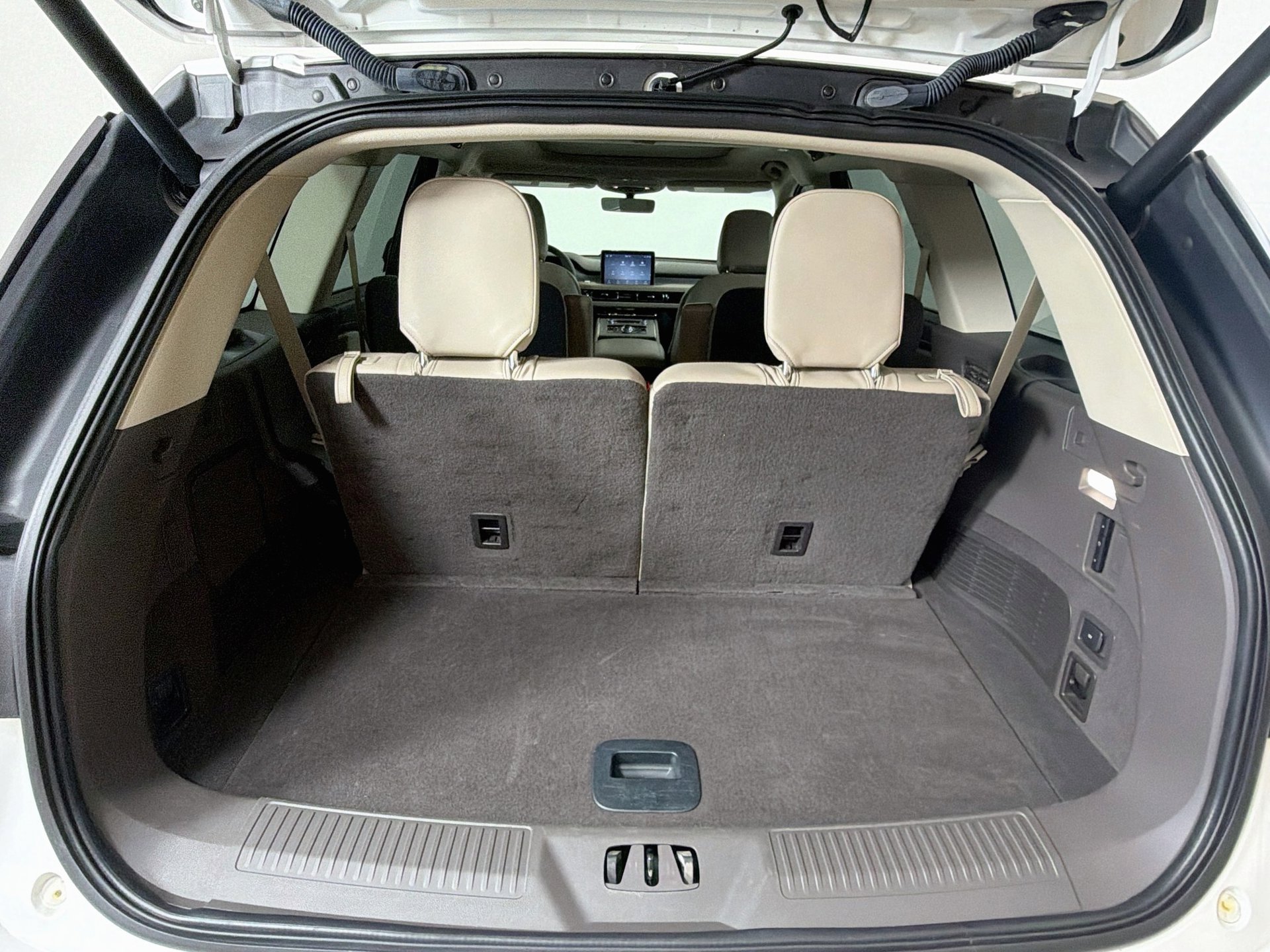 Used 2023 Lincoln Aviator 2WD w/ Premium Package image 12