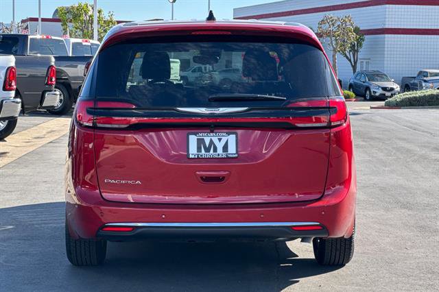 New 2026 Chrysler Pacifica Select image 5
