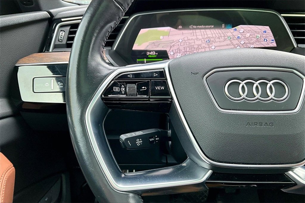 Used 2021 Audi e-tron Premium Plus w/ Premium Plus Package image 22