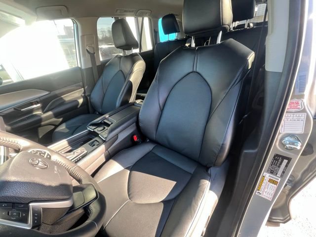 Used 2025 Toyota Grand Highlander XLE image 9