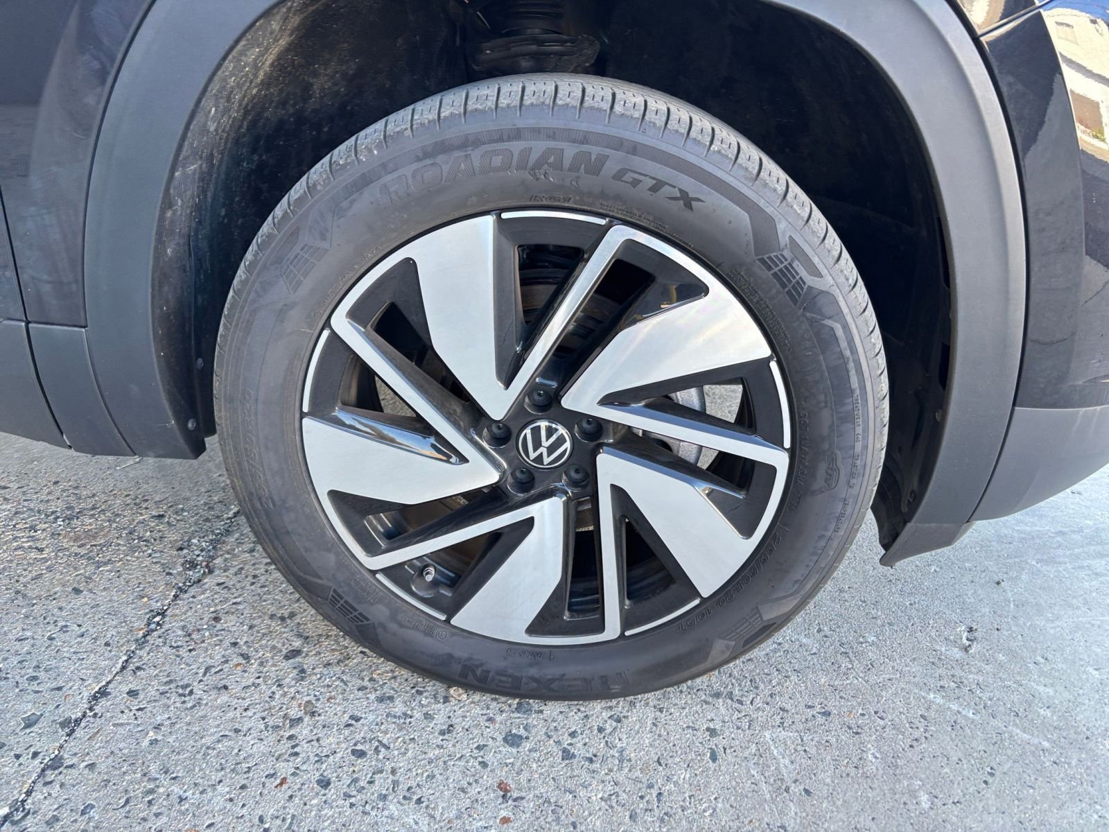 Used 2025 Volkswagen Atlas SE FWD image 29