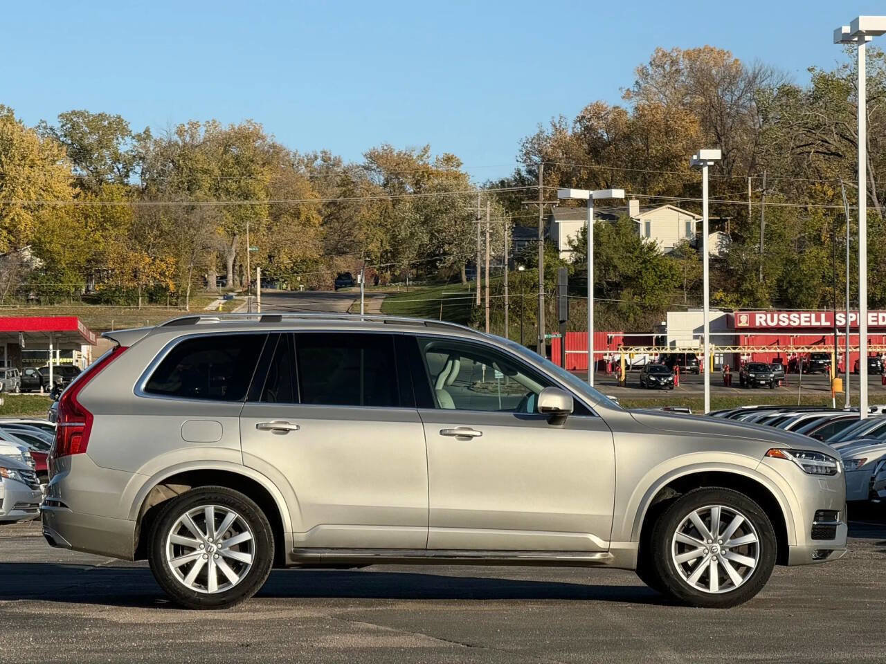 Used 2016 Volvo XC90 T6 Momentum w/ Momentum Plus Package image 2