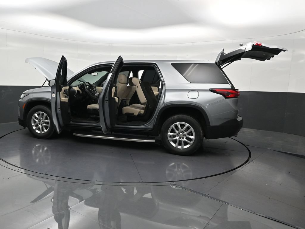 Used 2023 Chevrolet Traverse LS FWD image 35