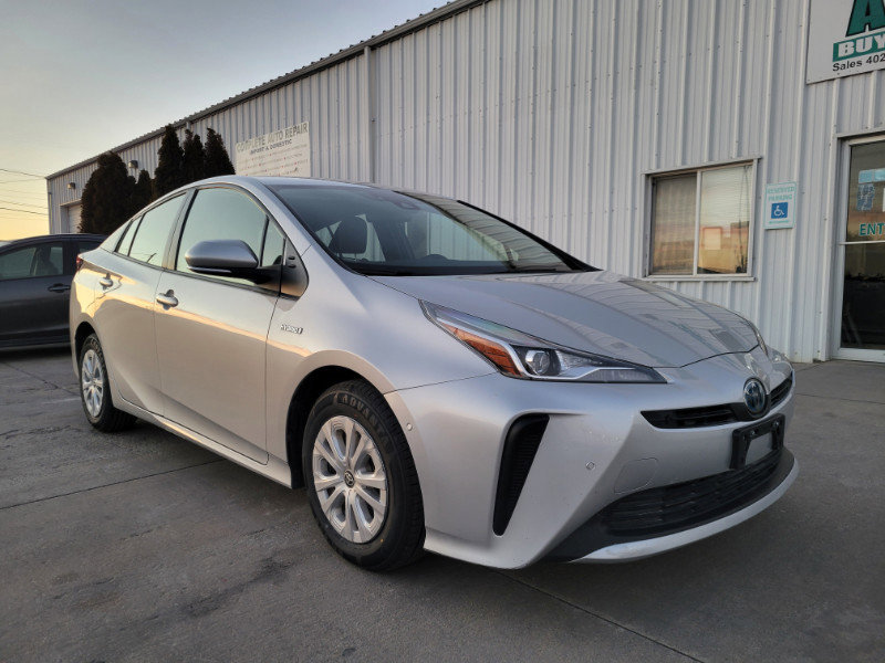 Used 2022 Toyota Prius LE FWD image 1