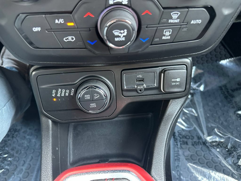 Used 2022 Jeep Renegade Trailhawk AWD/4WD image 45