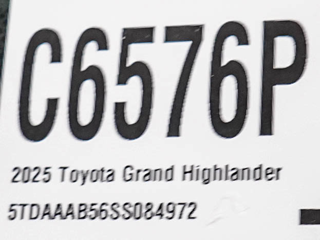 Used 2025 Toyota Grand Highlander AWD image 34