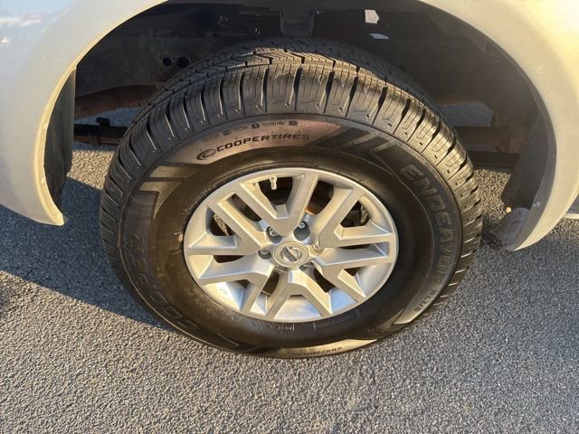 Used 2014 Nissan Frontier SV image 9