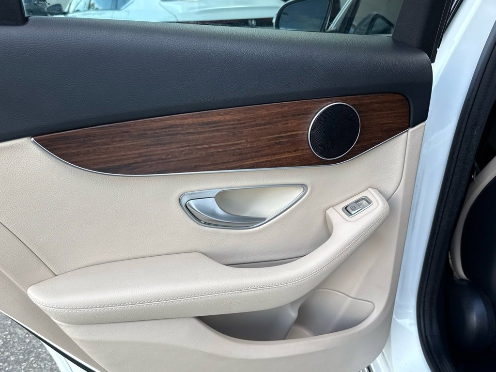 Used 2021 Mercedes-Benz C 300 Sedan image 24