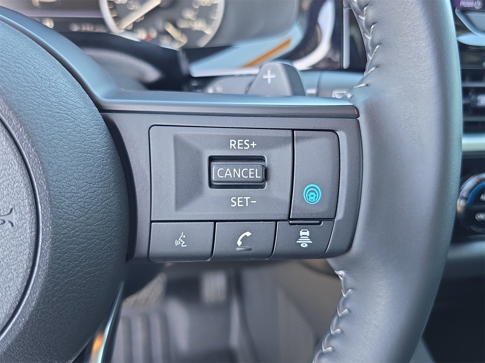 Used 2025 Nissan Pathfinder SV image 23