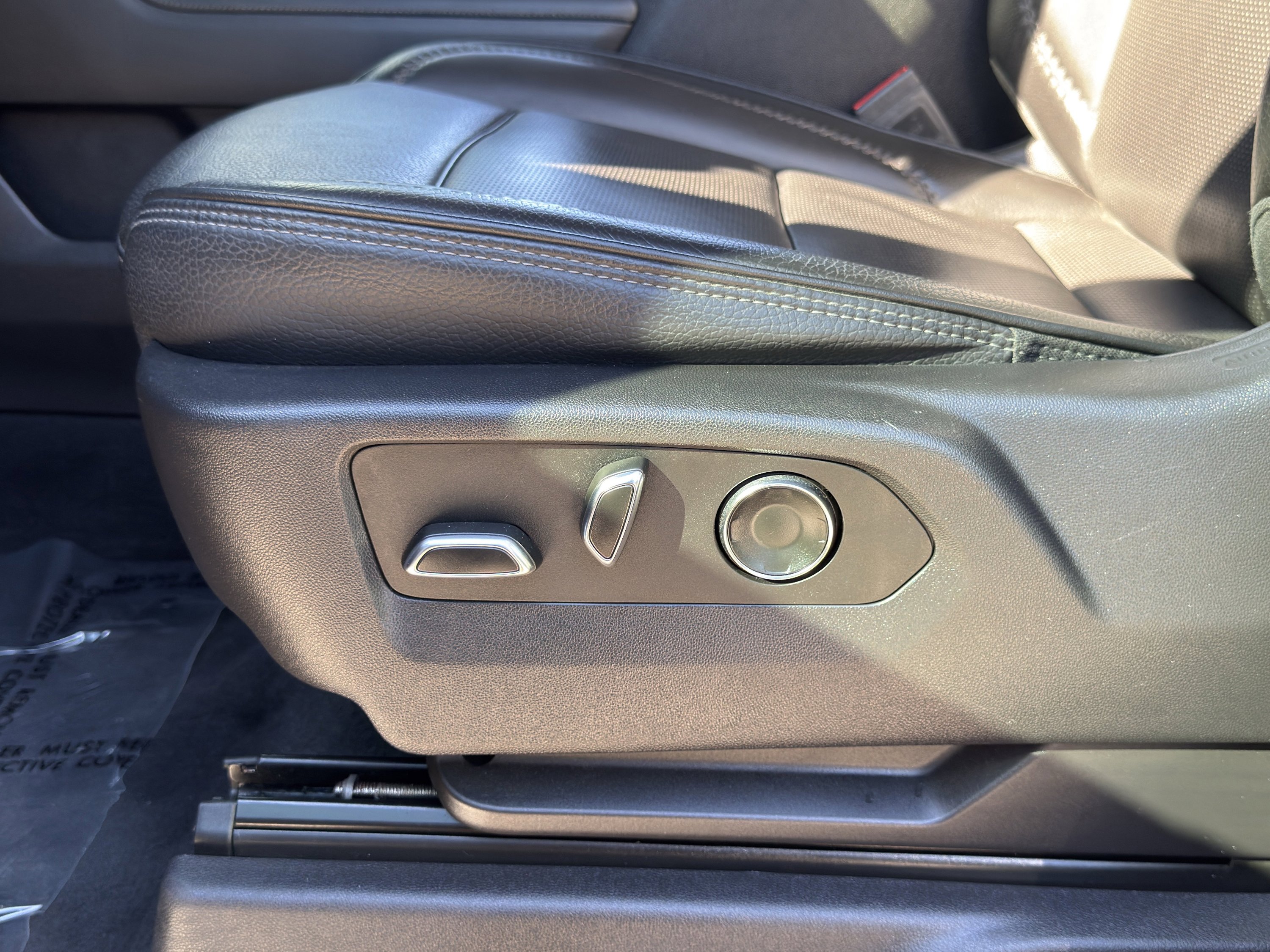 Used 2024 GMC Sierra 3500 Denali w/ Denali Reserve Package image 37