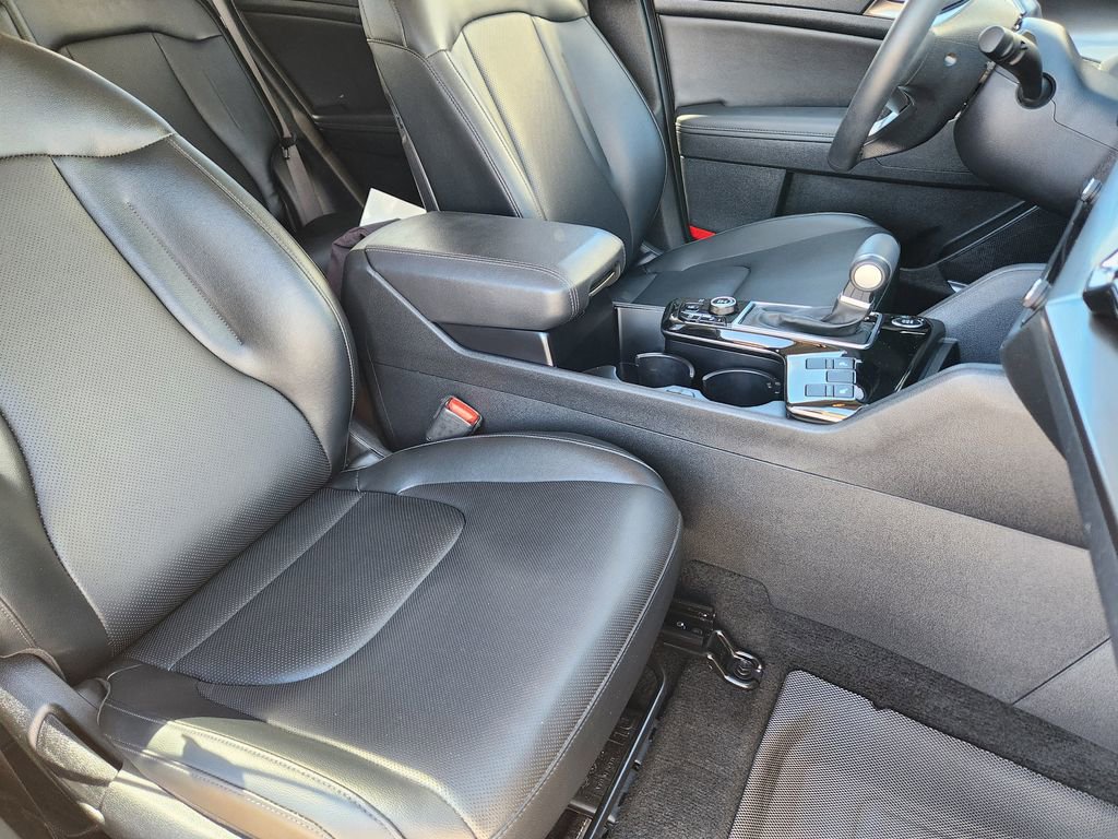 Used 2025 Kia Sportage EX image 14