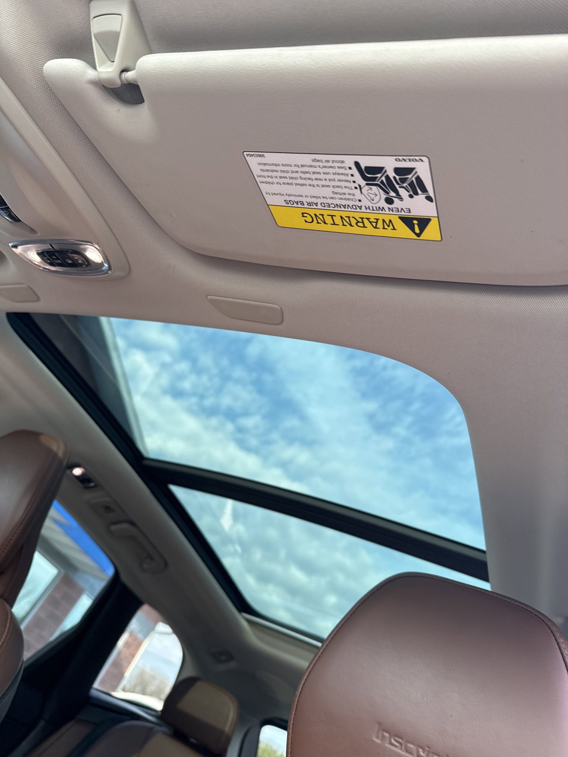 Used 2019 Volvo XC60 T8 Inscription w/ Advanced Package image 17