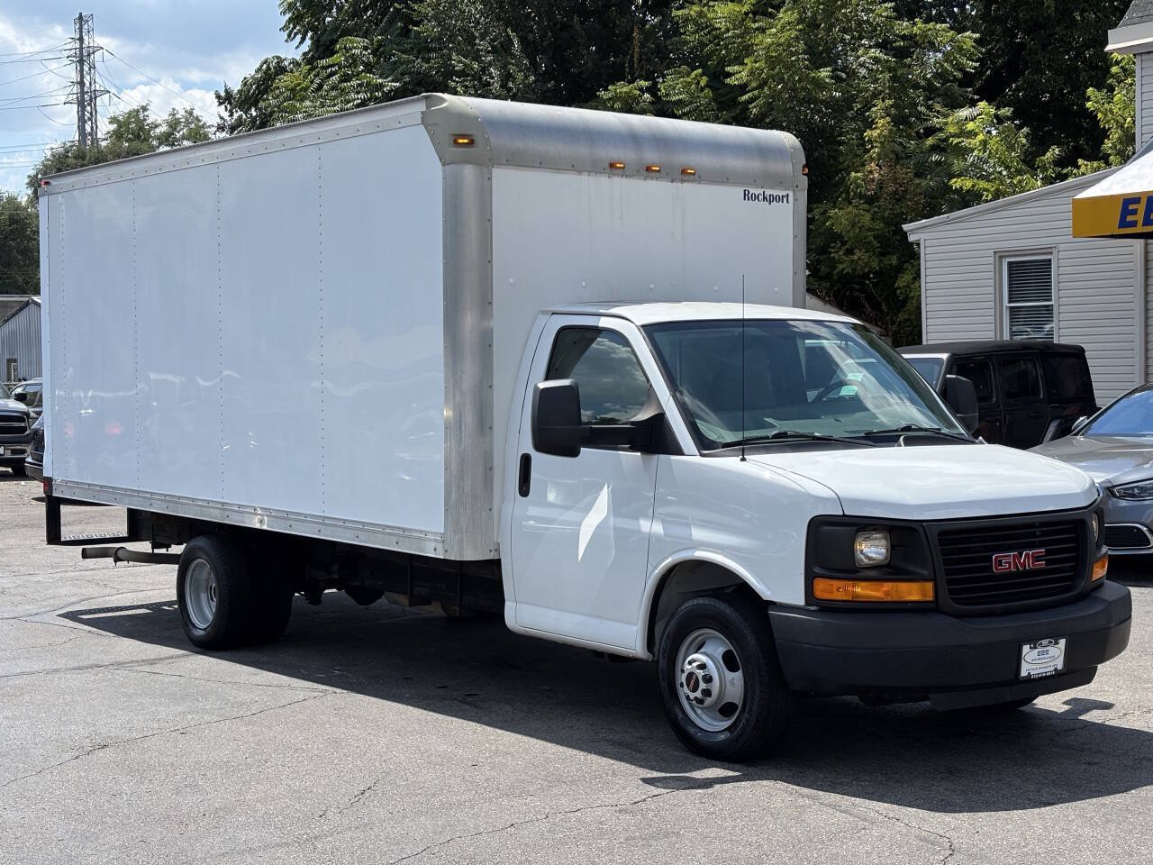 Used 2014 GMC Savana 3500 Extended RWD image 2
