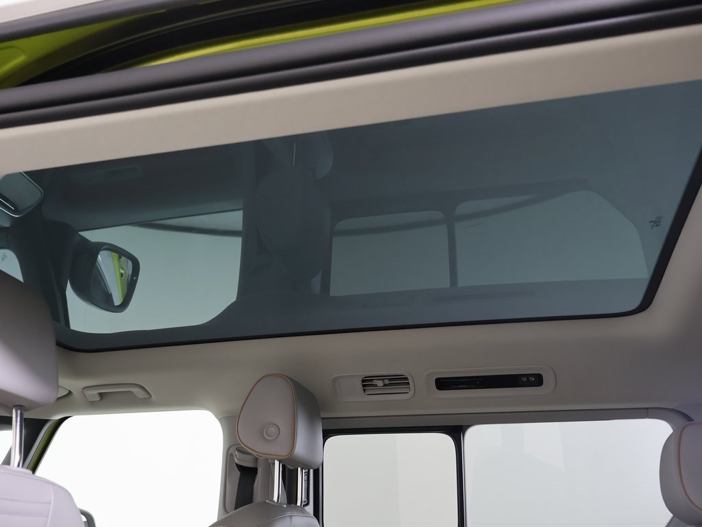 Used 2025 Volkswagen ID. Buzz 1st Edition image 9