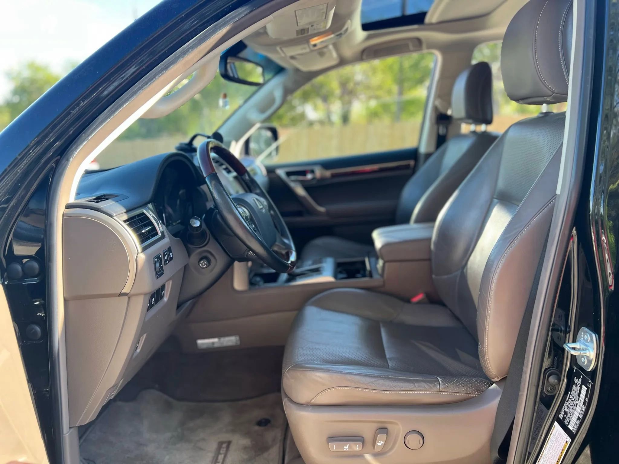 Used 2014 Lexus GX 460 Luxury image 25