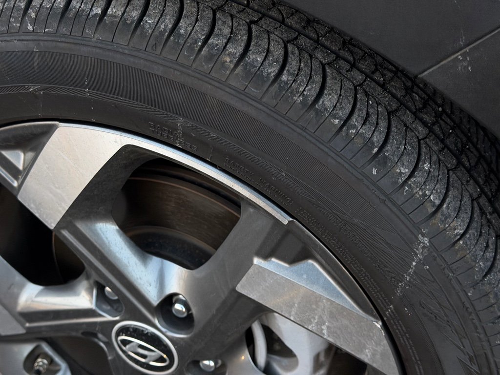 Certified 2025 Hyundai Venue SEL image 10