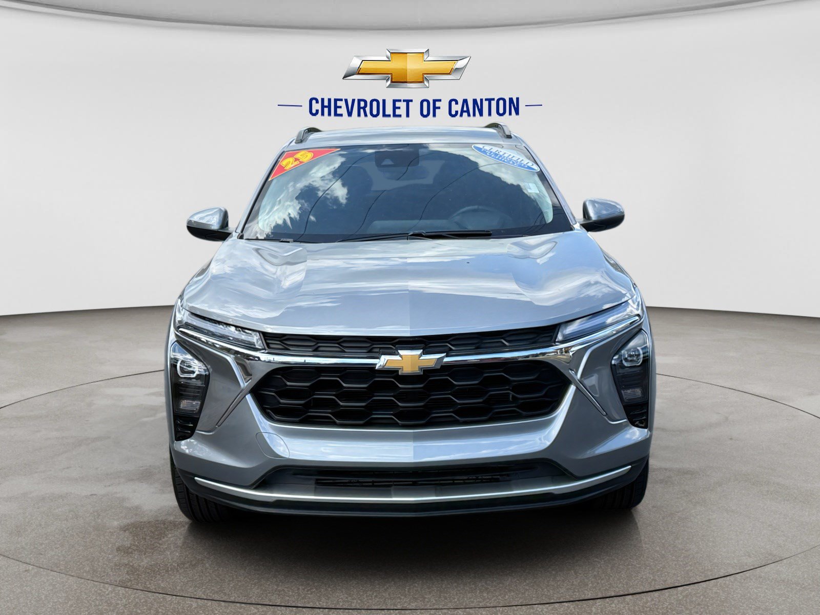 Used 2025 Chevrolet Trax LT w/ Driver Confidence Package FWD image 2