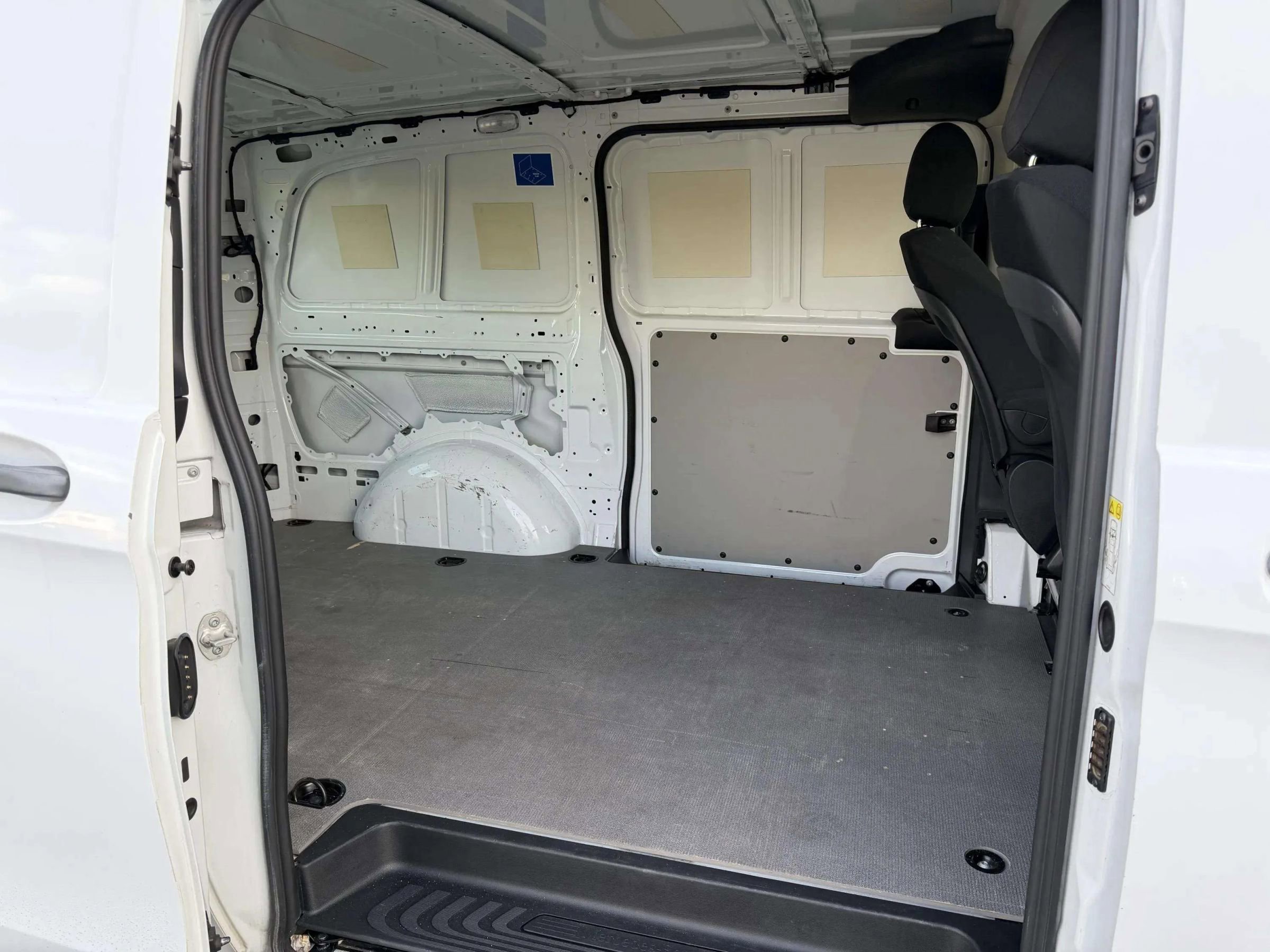 Used 2018 Mercedes-Benz Metris image 10