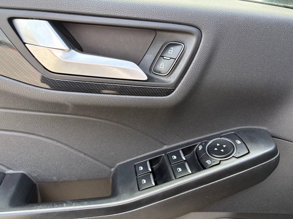 Used 2025 Ford Escape ST-Line Select AWD/4WD image 10