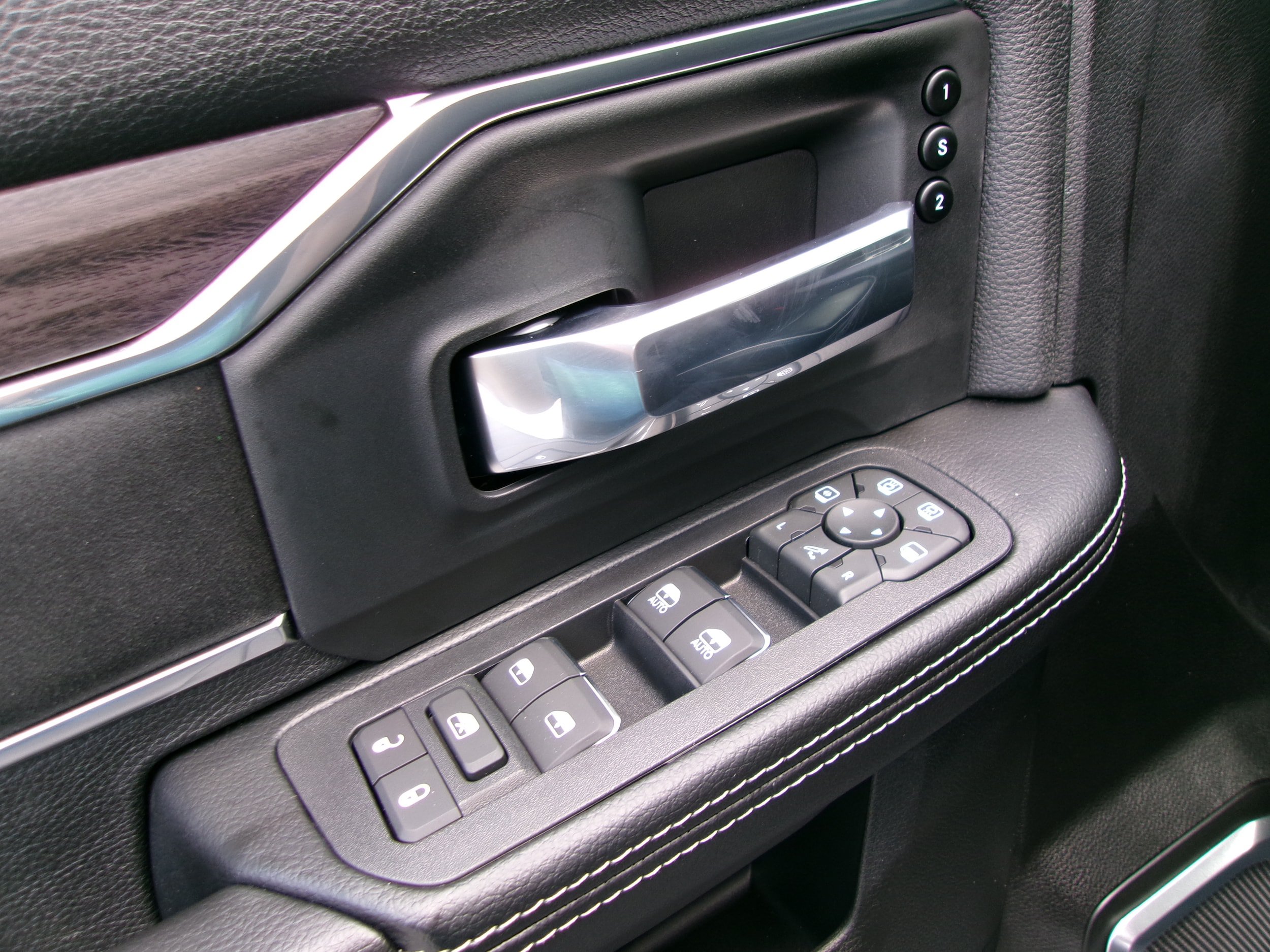 New 2026 RAM 2500 Laramie w/ Night Edition AWD/4WD image 6