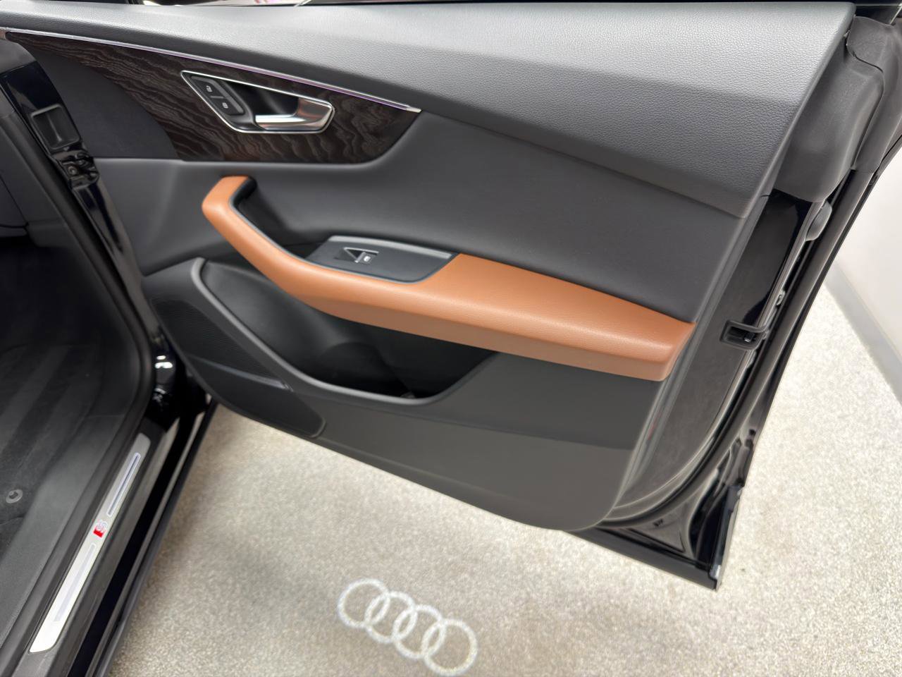 Used 2021 Audi Q8 Prestige w/ Prestige Package AWD/4WD image 13