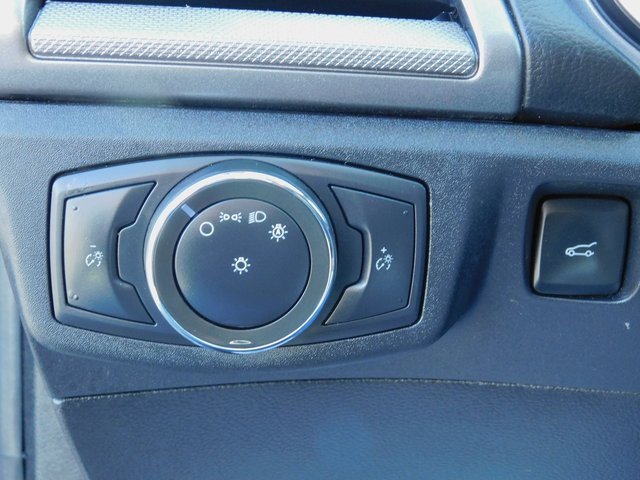 Used 2020 Ford Fusion SE image 30