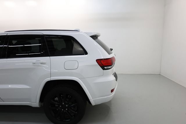 Used 2017 Jeep Grand Cherokee Altitude image 43