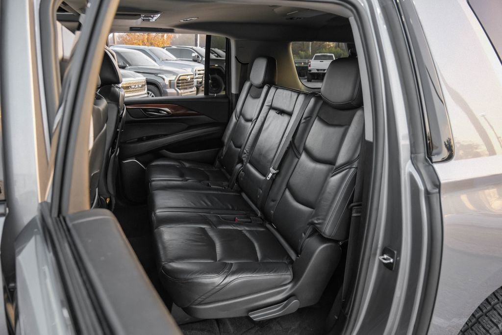 Used 2020 Cadillac Escalade ESV Luxury w/ Escalade Sport Edition image 43