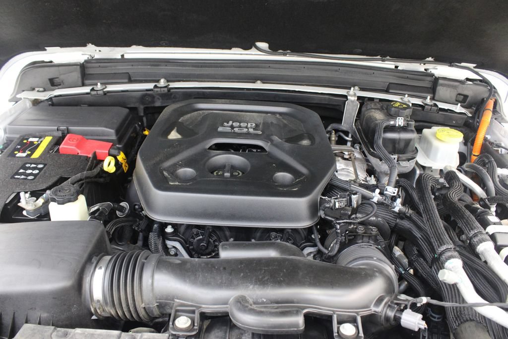 Used 2021 Jeep Wrangler Unlimited Sahara AWD/4WD image 31