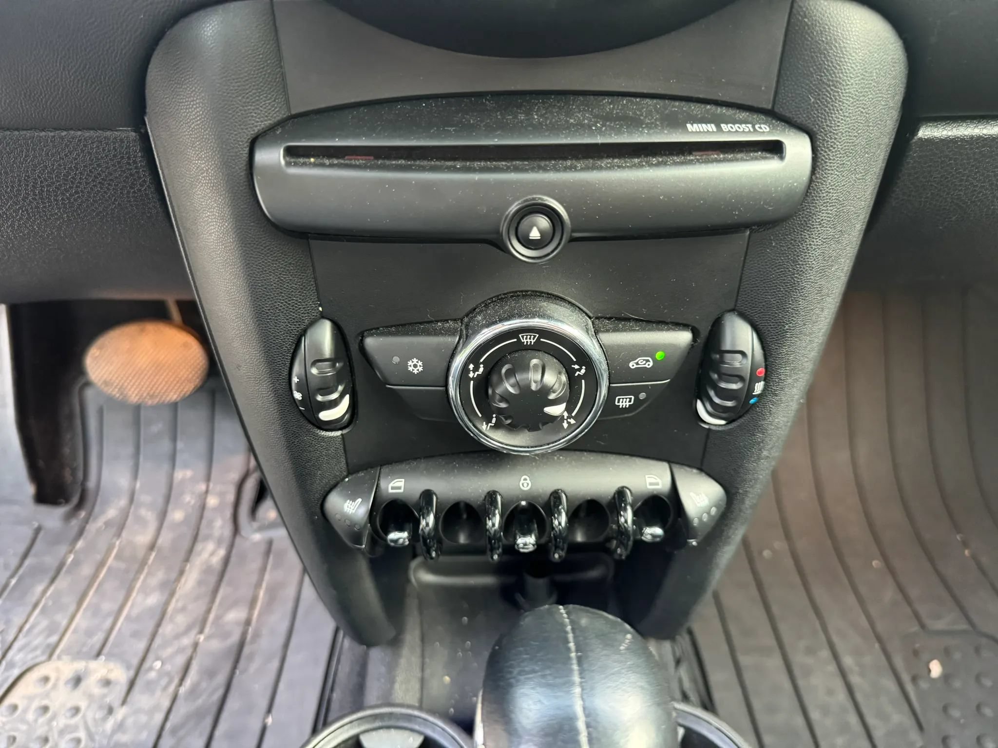 Used 2012 MINI Cooper Hardtop w/ Cold Weather Pkg FWD image 17