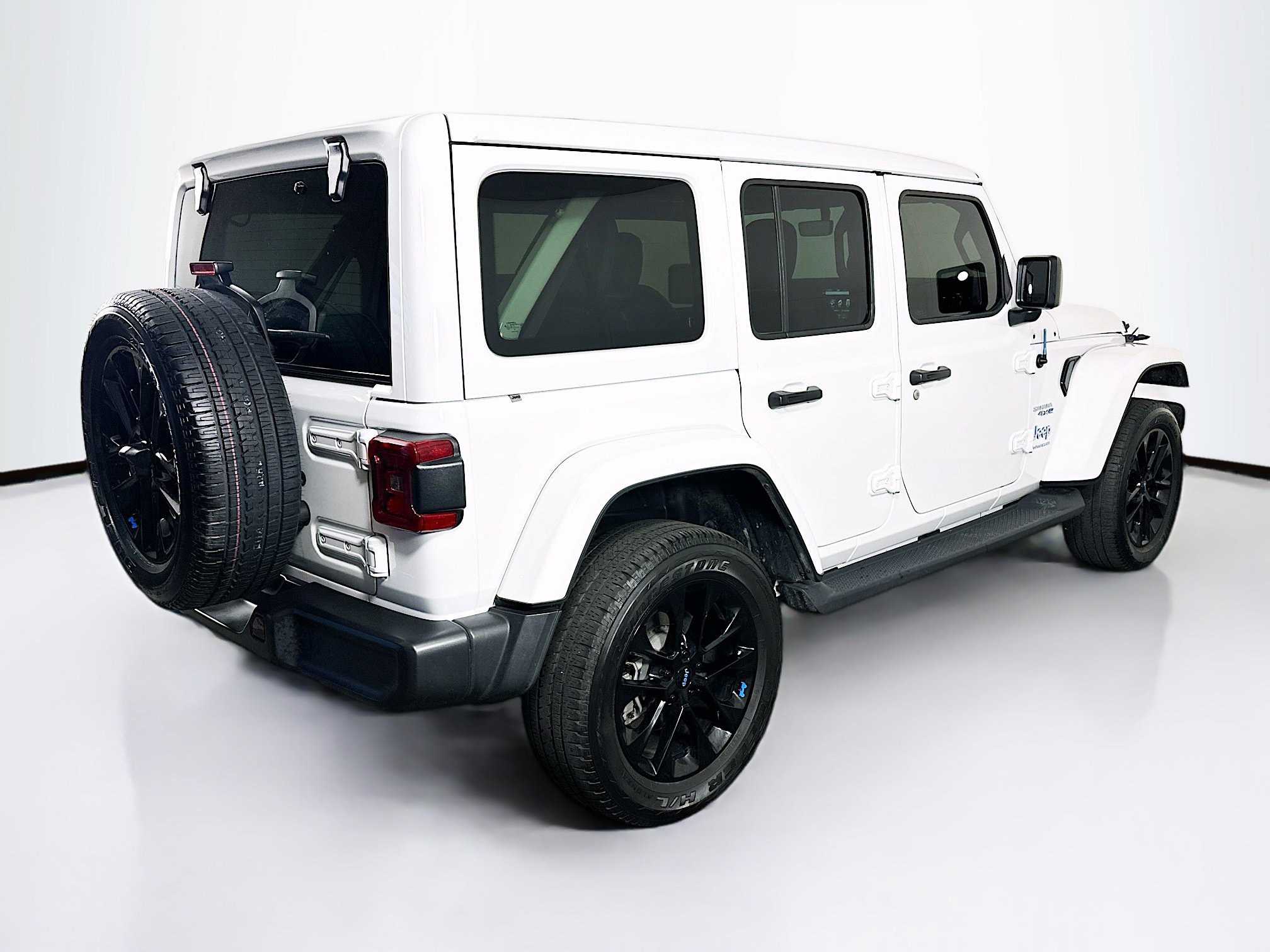 Used 2023 Jeep Wrangler Sahara w/ Cold Weather Group image 9