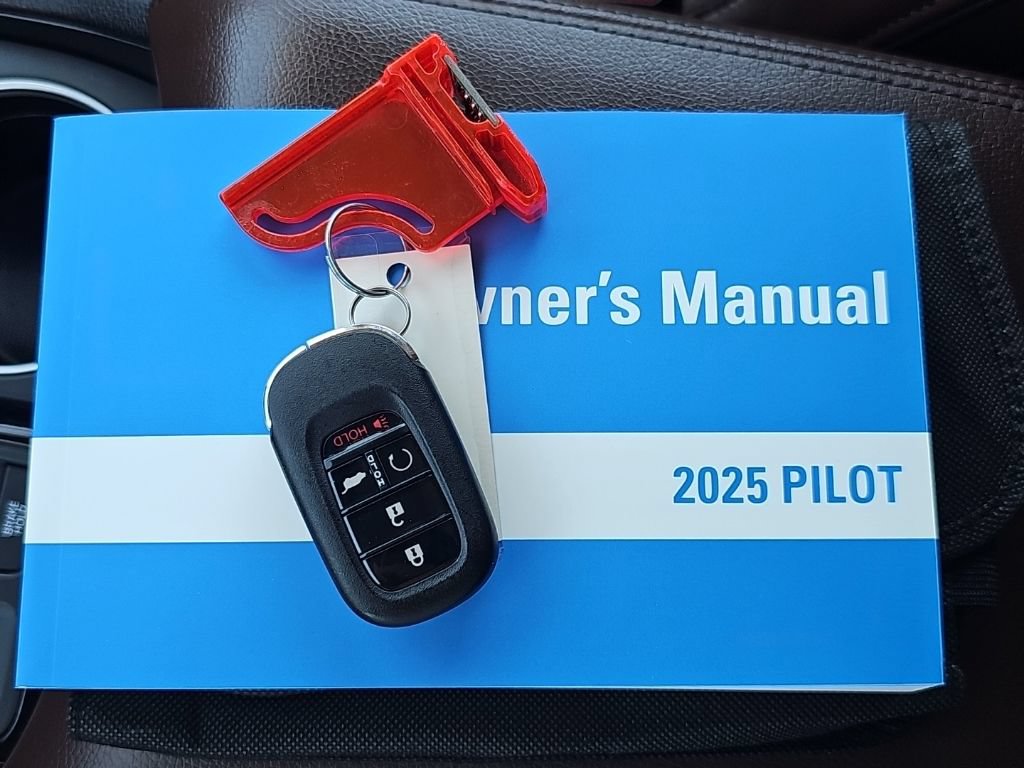 Used 2025 Honda Pilot Elite image 5