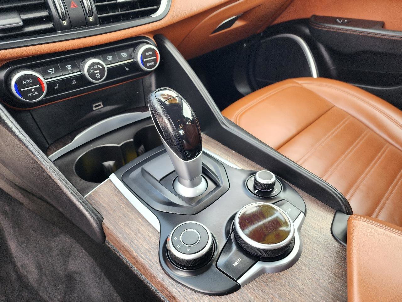 Used 2017 Alfa Romeo Giulia Ti w/ TI Lusso Package AWD/4WD image 23