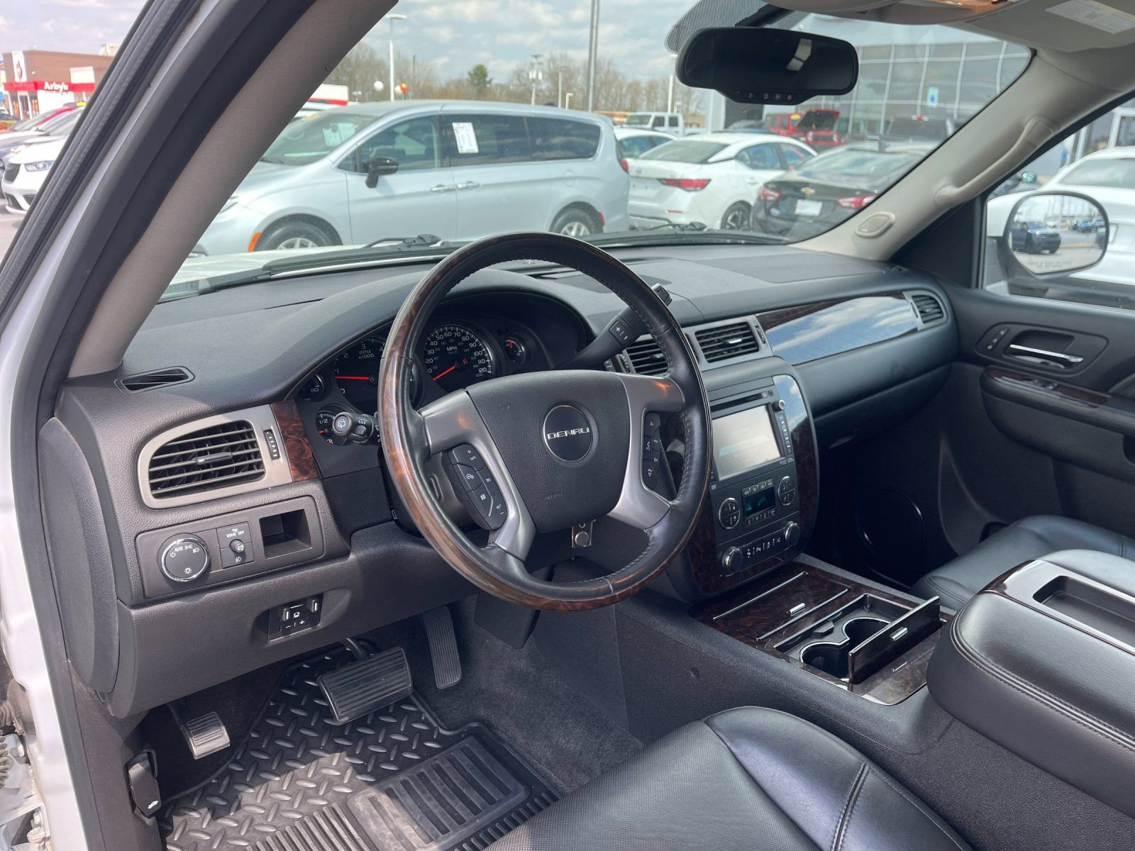 Used 2013 GMC Yukon XL Denali image 11