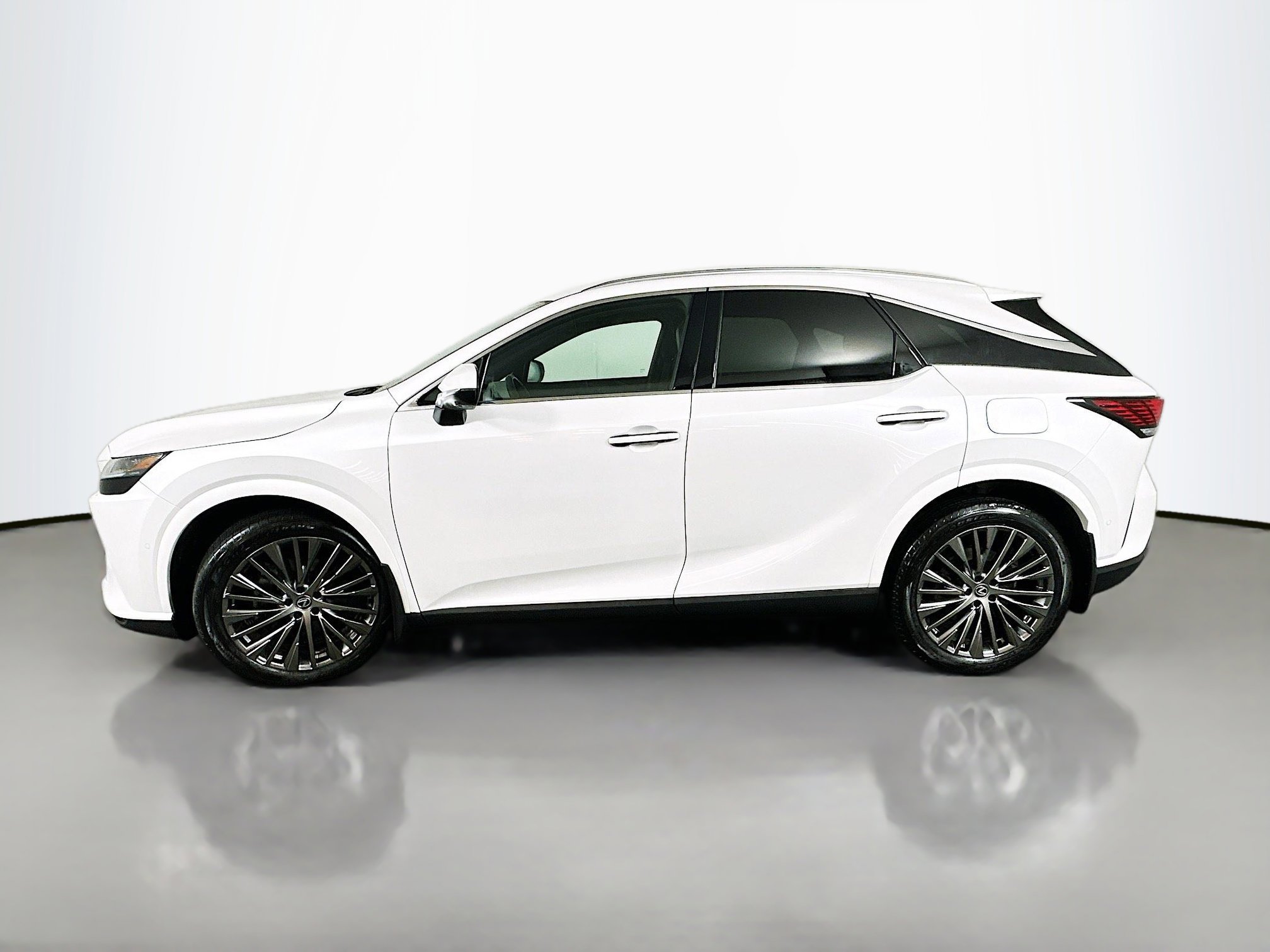 Certified 2023 Lexus RX 350 AWD w/ Accessory Package image 4