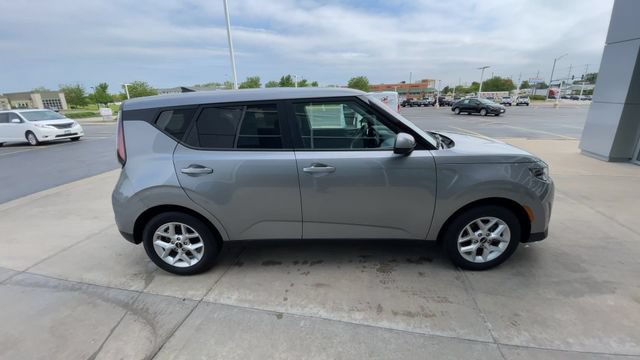 Used 2025 Kia Soul LX w/ LX Technology Package FWD image 3