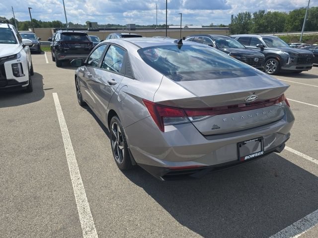 Certified 2023 Hyundai Elantra SEL w/ Convenience Package FWD image 3