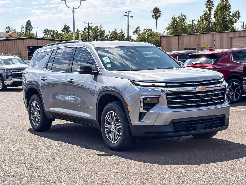 Used 2026 Chevrolet Traverse LT w/ Driver Confidence Package AWD/4WD image 5