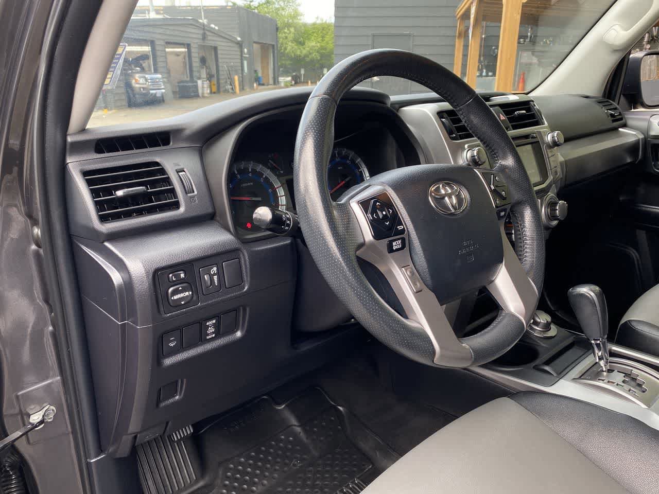 Used 2018 Toyota 4Runner SR5 Premium AWD/4WD image 2