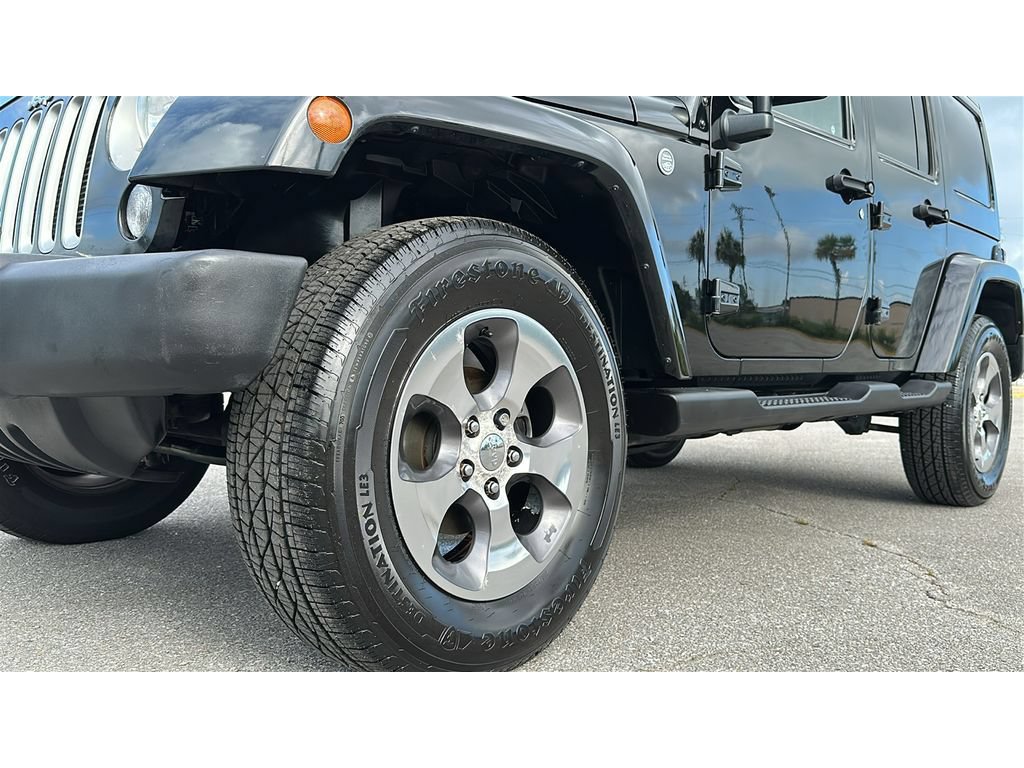 Used 2017 Jeep Wrangler Unlimited Sahara w/ Connectivity Group AWD/4WD image 9