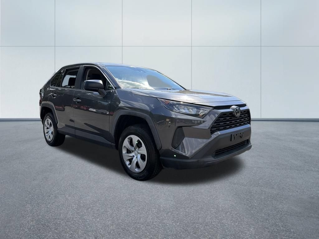 Used 2022 Toyota RAV4 LE FWD image 4