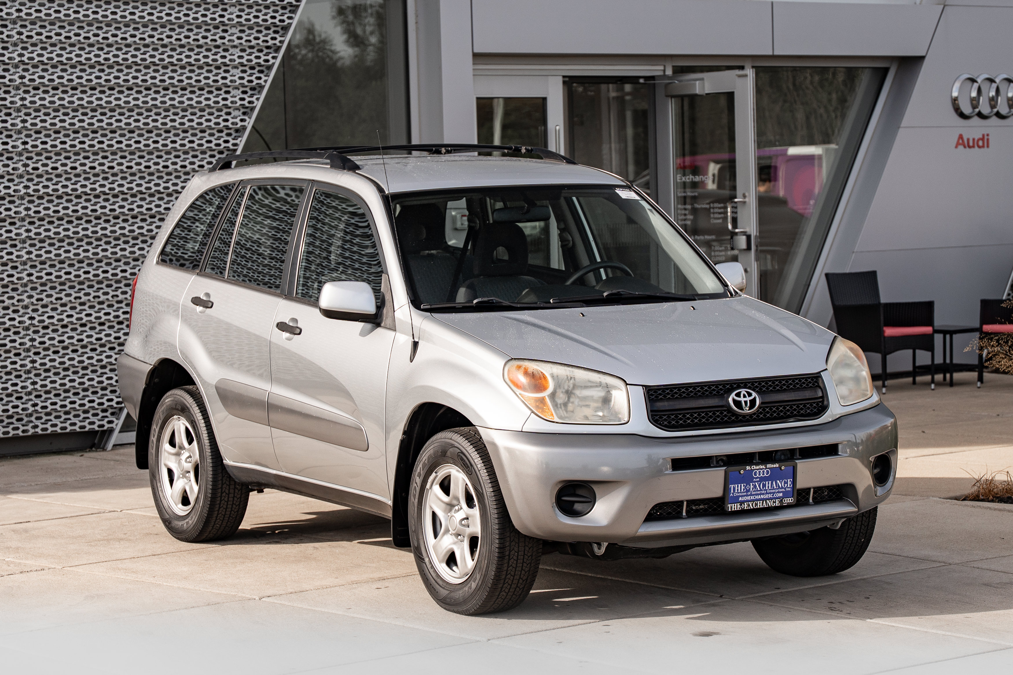 Used 2005 Toyota RAV4 2WD image 2