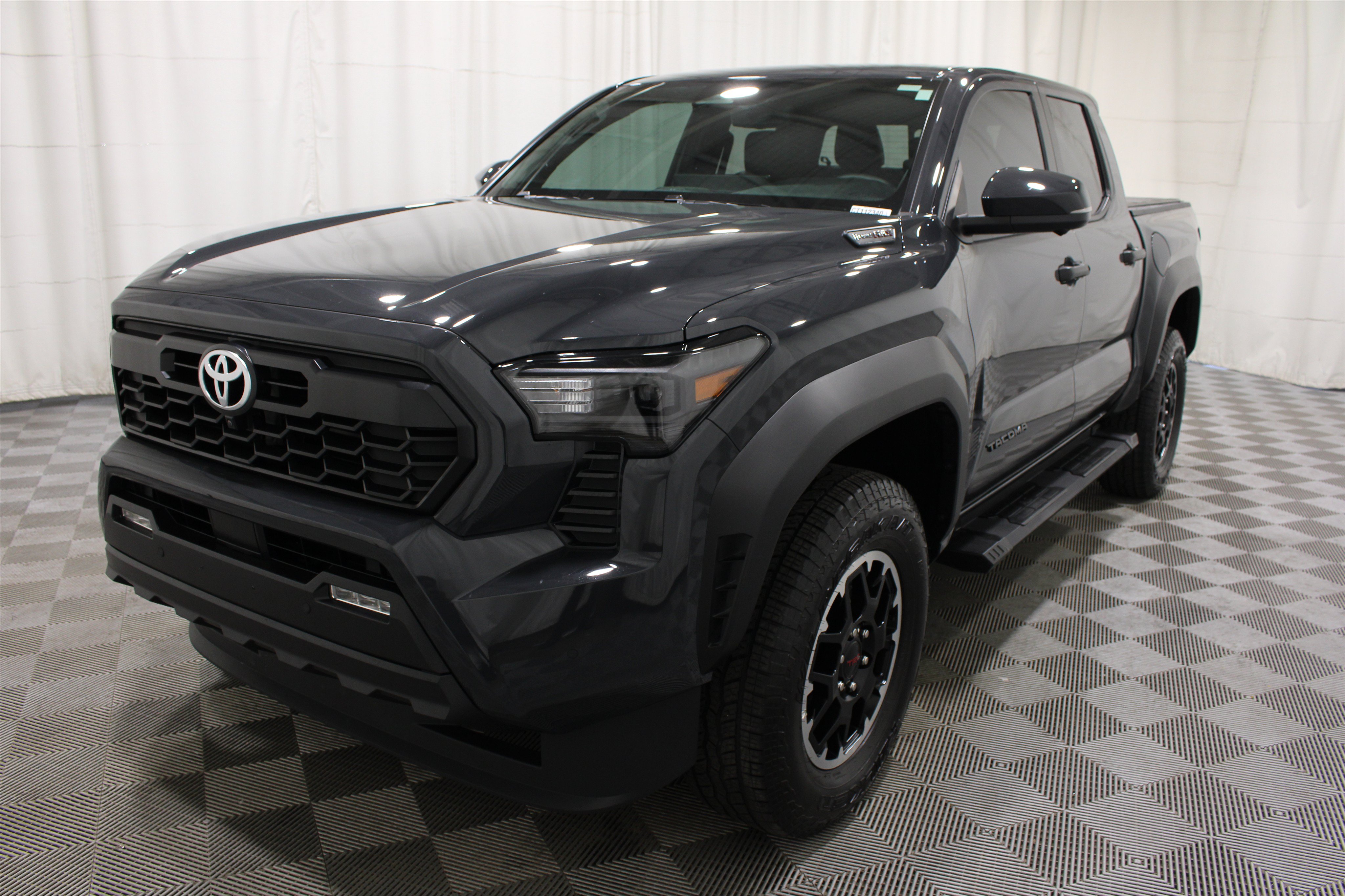 Used 2025 Toyota Tacoma TRD Off-Road w/ TRD Off Road Premium Package AWD/4WD image 35