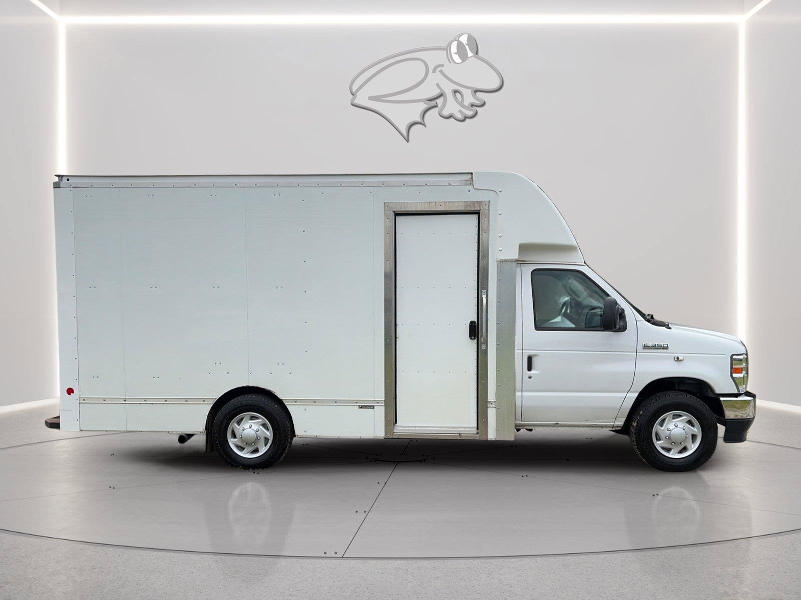 Certified 2022 Ford E-350 and Econoline 350 Super Duty RWD image 6