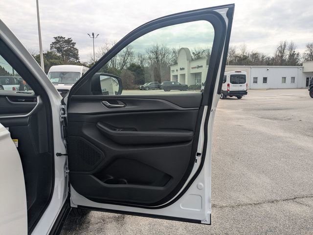 New 2026 Jeep Grand Cherokee L Laredo w/ Trailer Tow Package image 32