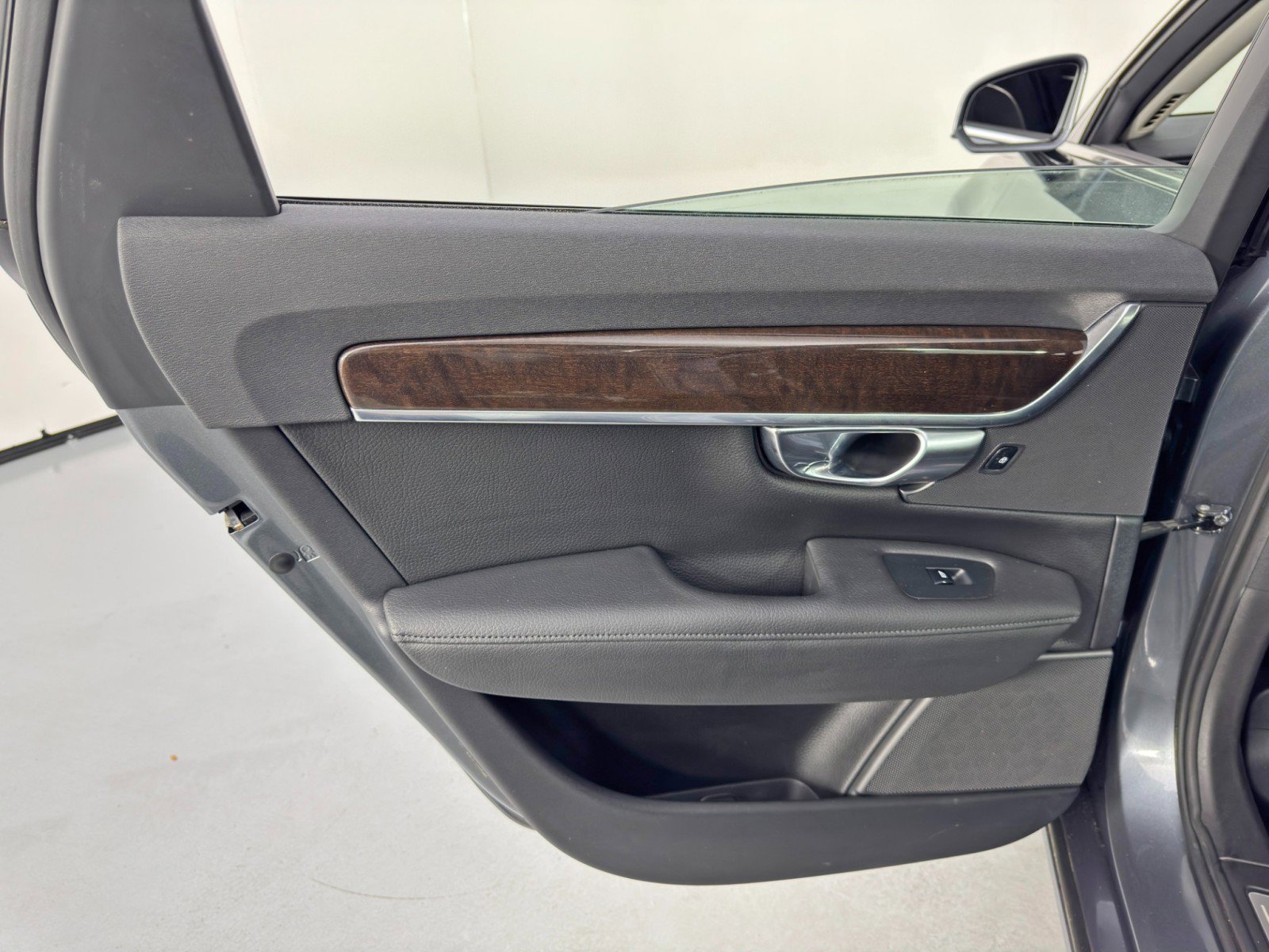 Used 2017 Volvo S90 T5 Momentum w/ Convenience Package image 42