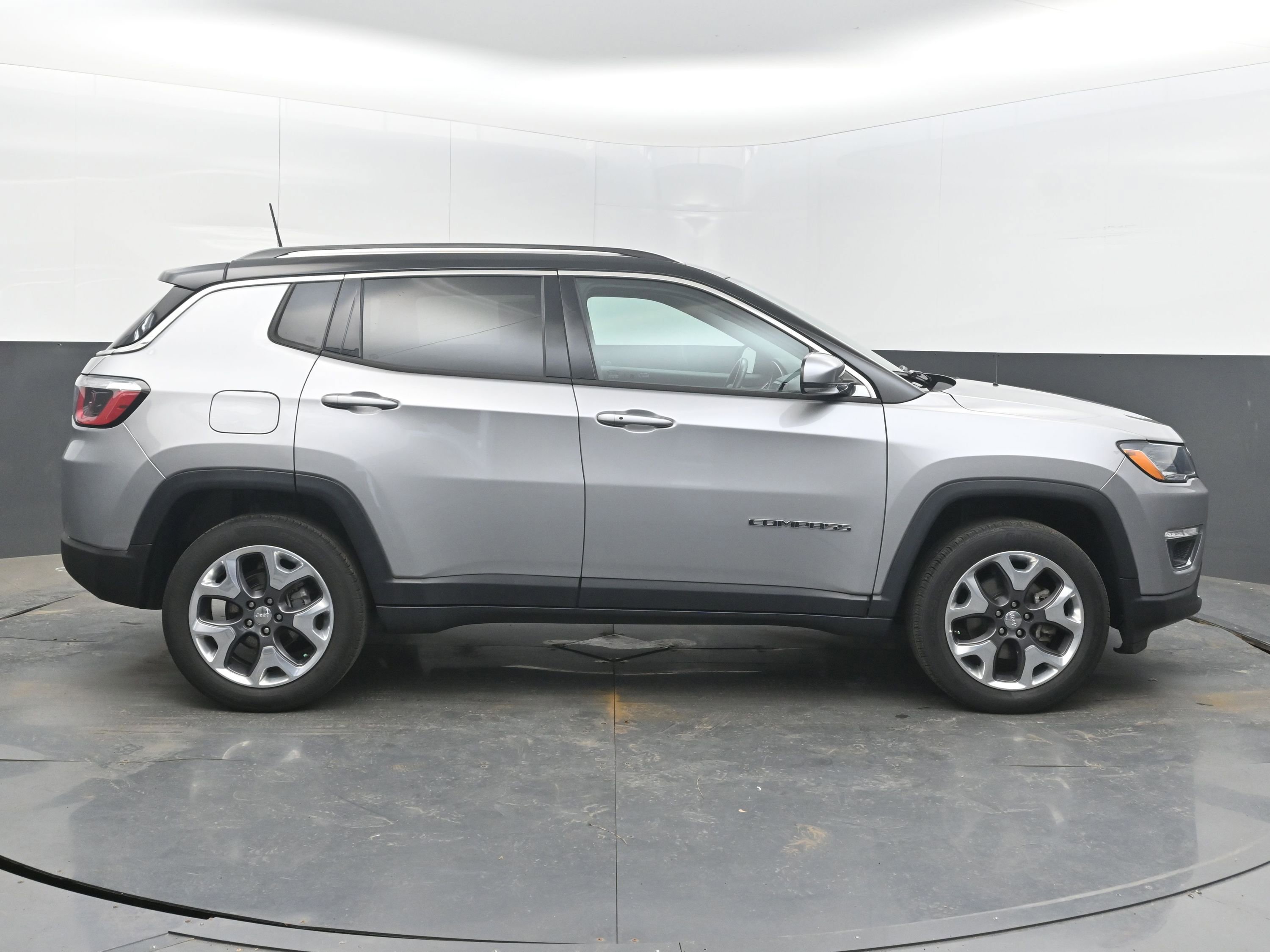 Used 2019 Jeep Compass Limited image 8